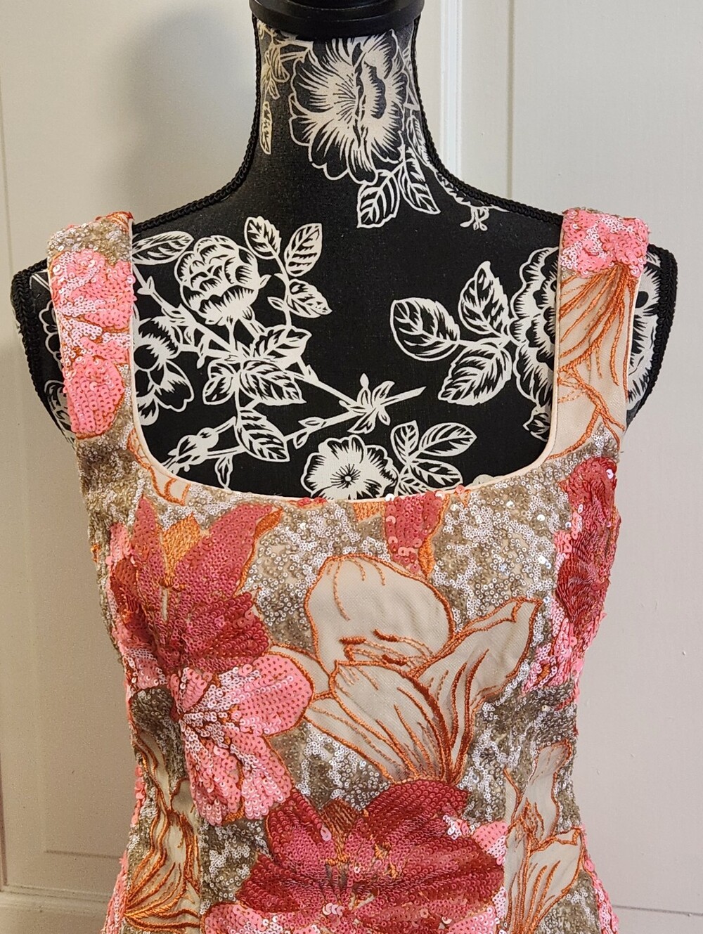 🆕️ 🌺Muse by Marchesa🌺 - Pink/Red/Champagne/Cream Romy Sequin Cocktail Dress - Picture 7 of 15